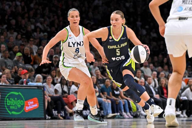 MINNEAPOLIS, MN - JUNE 09: Dallas Wings guard Paige Bueckers (5) drives to the basket as Minnesota Lynx guard Antonia Delaere (8) defends during the second half of a WNBA, Basketball Damen, USA game between the Minnesota Lynx and Dallas Wings on June 9, 2026, at Target Center in Minneapolis MN. (Photo by Nick Wosika Icon Sportswire) WNBA: JUN 09 Dallas Wings at Minnesota Lynx EDITORIAL USE ONLY Icon20260609013