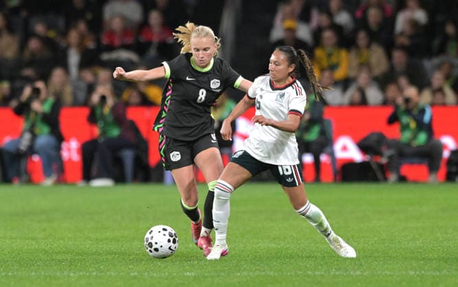 June 9, 2026, Parramatta, Australia: Kaitlyn Torpey (L) of Australia women football team and Karla Nieto (R) of Mexico women football team seen in action during the women s International Friendly, Länderspiel, Nationalmannschaft match between Australia and Mexico held at Commbank Stadium. Final score; Australia 3:1 Mexico. Parramatta Australia - ZUMAs197 20260609_aaa_s197_237 Copyright: xLuisxVeniegrax