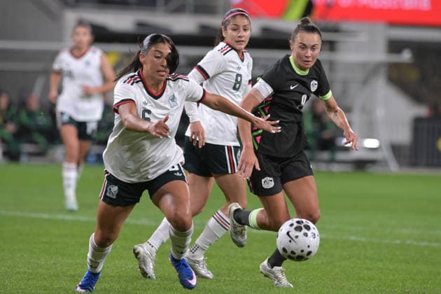 June 9, 2026, Parramatta, Australia: Reyna Reyes (L), Alexia Delgado (C) of Mexico women football team and Caitlin Foord (R) of Australia women football team seen in action during the women s International Friendly, Länderspiel, Nationalmannschaft match between Australia and Mexico held at Commbank Stadium. Final score; Australia 3:1 Mexico. Parramatta Australia - ZUMAs197 20260609_aaa_s197_246 Copyright: xLuisxVeniegrax