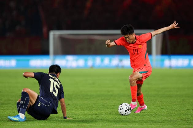 JINHUA, CHINA - JUNE 09: Liu Yang of Team China controls the ball during CFA Team China International Football Competition Jinhua 2026 between China and Thailand at Jinhua Sports Centre Stadium on June 9, 2026 in Jinhua, Zhejiang Province of China.  Copyright: xWuxZhizhaox 111647141362