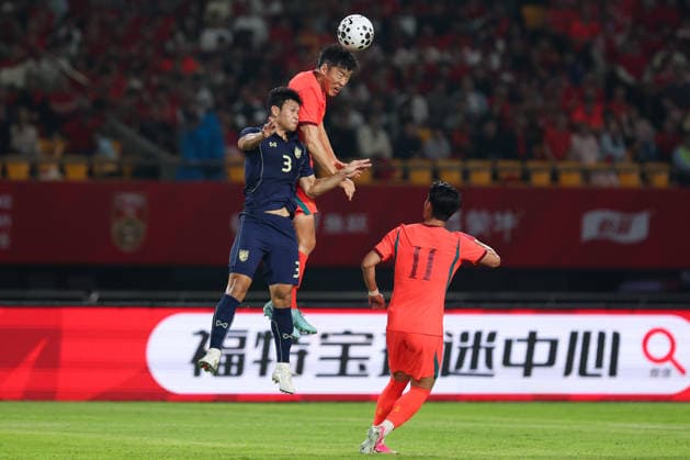 JINHUA, CHINA - JUNE 09: Zhu Chenjie of Team China heads the ball during CFA Team China International Football Competition Jinhua 2026 between China and Thailand at Jinhua Sports Centre Stadium on June 9, 2026 in Jinhua, Zhejiang Province of China.  Copyright: xWuxZhizhaox 111647141365