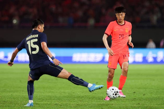 JINHUA, CHINA - JUNE 09: Liu Yang of Team China follows the ball during CFA Team China International Football Competition Jinhua 2026 between China and Thailand at Jinhua Sports Centre Stadium on June 9, 2026 in Jinhua, Zhejiang Province of China.  Copyright: xWuxZhizhaox 111647141366