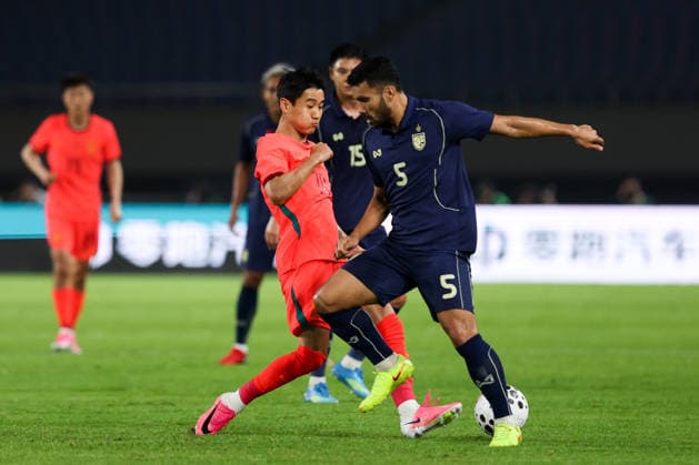 JINHUA, CHINA - JUNE 09: Wei Shihao of Team China and Kritsada Kaman of Team Thailand compete for the ball during CFA Team China International Football Competition Jinhua 2026 between China and Thailand at Jinhua Sports Centre Stadium on June 9, 2026 in Jinhua, Zhejiang Province of China.  Copyright: xWuxZhizhaox 111647141367