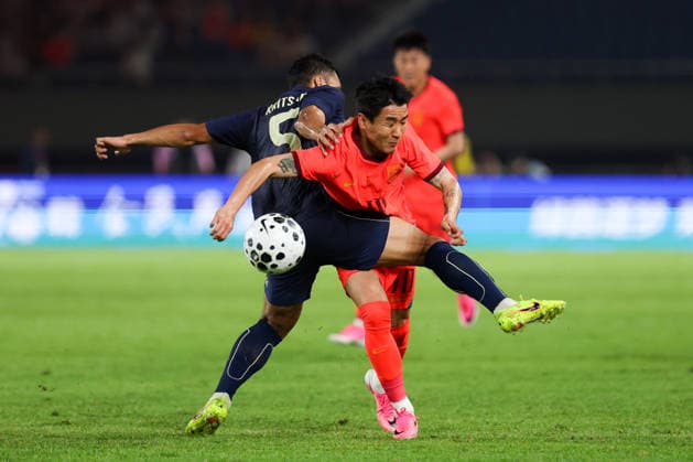JINHUA, CHINA - JUNE 09: Wei Shihao of Team China and Kritsada Kaman of Team Thailand compete for the ball during CFA Team China International Football Competition Jinhua 2026 between China and Thailand at Jinhua Sports Centre Stadium on June 9, 2026 in Jinhua, Zhejiang Province of China.  Copyright: xWuxZhizhaox 111647143625