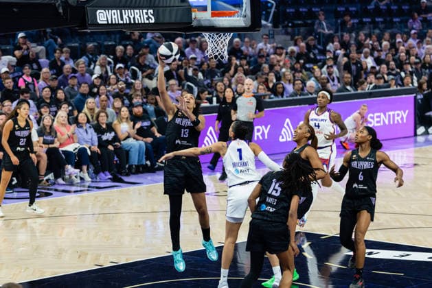 SAN FRANCISCO, CA - JUNE 09: Janelle Salaun 13 of the Golden State Valkyries sccores during a game against the Phoenix Mercury on June 9, 2026 at Chase Center in San Francisco, CA. (Photo by Matthew Huang Icon Sportswire) WNBA, Basketball Damen, USA JUN 09 Phoenix Mercury at Golden State Valkyries EDITORIAL USE ONLY Icon260609003