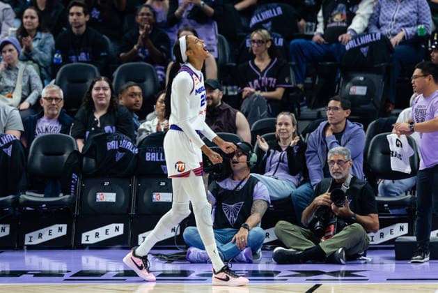 SAN FRANCISCO, CA - JUNE 09: DeWanna Bonner 24 of the Phoenix Mercury reacts to a missed shot during a game against the Golden State Valkyries on June 9, 2026 at Chase Center in San Francisco, CA. (Photo by Matthew Huang Icon Sportswire) WNBA, Basketball Damen, USA JUN 09 Phoenix Mercury at Golden State Valkyries EDITORIAL USE ONLY Icon260609005