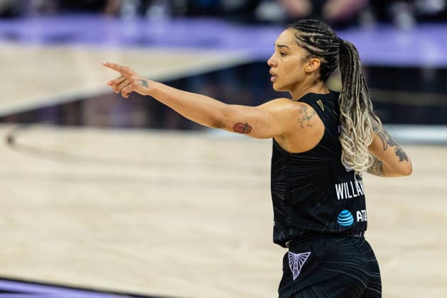 SAN FRANCISCO, CA - JUNE 09: Gabby Williams 1 of the Golden State Valkyries points after scoring a three during a game against the Phoenix Mercury on June 9, 2026 at Chase Center in San Francisco, CA. (Photo by Matthew Huang Icon Sportswire) WNBA, Basketball Damen, USA JUN 09 Phoenix Mercury at Golden State Valkyries EDITORIAL USE ONLY Icon260609011