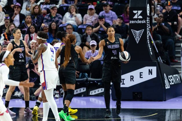 SAN FRANCISCO, CA - JUNE 09: Kiah Stokes 41 of the Golden State Valkyries holds the ball after a shot clock violation by the Phoenix Mercury during a game on June 9, 2026 at Chase Center in San Francisco, CA. (Photo by Matthew Huang Icon Sportswire) WNBA, Basketball Damen, USA JUN 09 Phoenix Mercury at Golden State Valkyries EDITORIAL USE ONLY Icon260609012