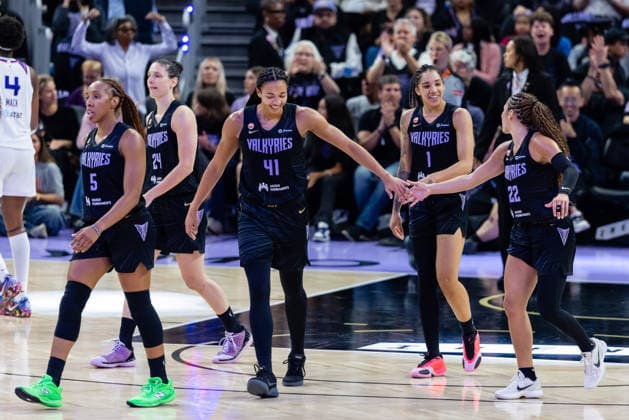 SAN FRANCISCO, CA - JUNE 09: The Golden State Valkyries smile at half time in a game against the Phoenix Mercury on June 9, 2026 at Chase Center in San Francisco, CA. (Photo by Matthew Huang Icon Sportswire) WNBA, Basketball Damen, USA JUN 09 Phoenix Mercury at Golden State Valkyries EDITORIAL USE ONLY Icon260609015