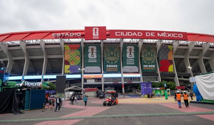 Fußball, Herren, Saison 2025 26, FIFA Word Cup 2026 in Mexiko, Kanada und USA, Mexiko-City zwei Tage (Ortszeit) vor dem Eröffnungsspiel, im Bild: im Aztekenstadion Estadio Banorte laufen die letzten Vorbereitungen, 09.06. 2026,