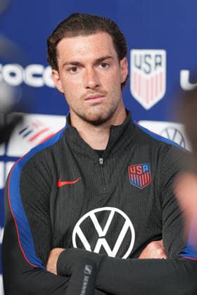 US player Joe Scally speaks to reporters ahead of a training session in Irvine, United States, 09 June 2026. US national team, Nationalteam training ACHTUNG: NUR REDAKTIONELLE NUTZUNG  Copyright: xOmarxAlonsox AME086 20260609-55020547693_1 US national team training !ACHTUNG: NUR REDAKTIONELLE NUTZUNG!  Copyright: xIMAGO OmarxAlonsox imago images 0858759739 0858759739st