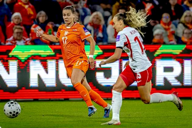ALMELO - Netherlands player Victoria Pelova, Poland player Milena Kokosz during the World Cup Qualifiers at Asito Stadium on June 9, 2026 in Almelo, the Netherlands. (Photo by DeFodi Images) -