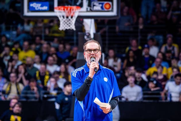 Basketball Berlin 019.06.2026 Saison 2025 2026 EasyCredit BBL 1. Bundesliga Männer, Herren Playoffs Halbfinale Spiel 5 Alba Berlin - BMA365 Bamberg Baskets Alba gewinnt Spiel 5 Jubel Tom Böttcher Alba Hallensprecher