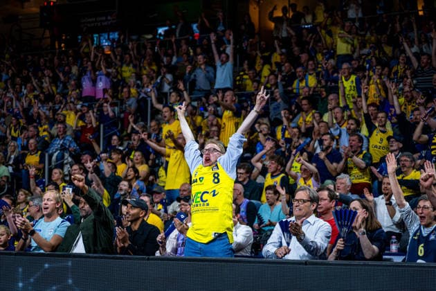 Basketball Berlin 019.06.2026 Saison 2025 2026 EasyCredit BBL 1. Bundesliga Männer, Herren Playoffs Halbfinale Spiel 5 Alba Berlin - BMA365 Bamberg Baskets Alba gewinnt Spiel 5 Jubel Fans