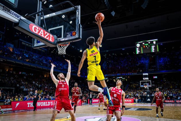 Basketball Berlin 019.06.2026 Saison 2025 2026 EasyCredit BBL 1. Bundesliga Männer, Herren Playoffs Halbfinale Spiel 5 Alba Berlin - BMA365 Bamberg Baskets Jack Kayil (Alba Berlin, No.07) Austin Crowley (Bamberg, No.85) Moritz Krimmer (Bamberg, No.27)