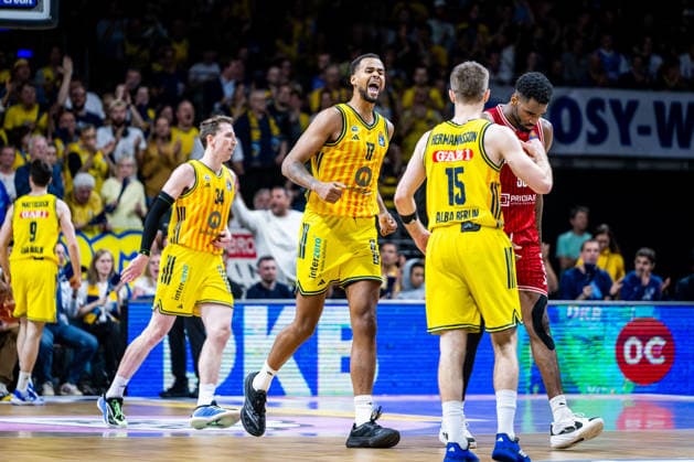 Basketball Berlin 019.06.2026 Saison 2025 2026 EasyCredit BBL 1. Bundesliga Männer, Herren Playoffs Halbfinale Spiel 5 Alba Berlin - BMA365 Bamberg Baskets Alba gewinnt Spiel 5Norris Agbakoko (Alba Berlin, No.17)Jubel