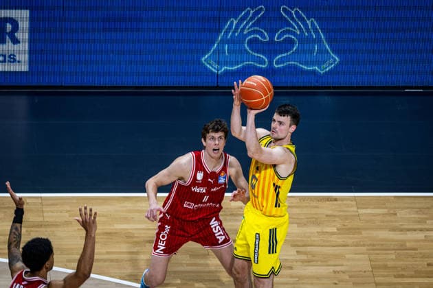 Basketball Berlin 019.06.2026 Saison 2025 2026 EasyCredit BBL 1. Bundesliga Männer, Herren Playoffs Halbfinale Spiel 5 Alba Berlin - BMA365 Bamberg Baskets Jonas Mattisseck (Alba Berlin, No.09) Richard Balint (Bamberg, No.11)