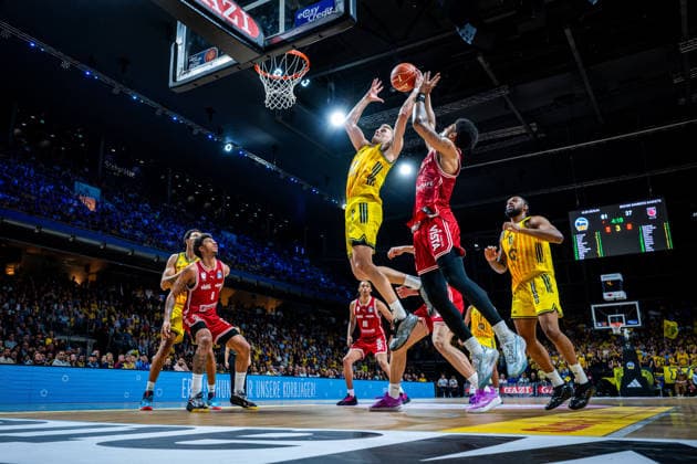 Basketball Berlin 019.06.2026 Saison 2025 2026 EasyCredit BBL 1. Bundesliga Männer, Herren Playoffs Halbfinale Spiel 5 Alba Berlin - BMA365 Bamberg Baskets Sam Griesel (Alba Berlin, No.05) Ibrahim Watson-Boye (Bamberg, No.02) Ibrahim Watson