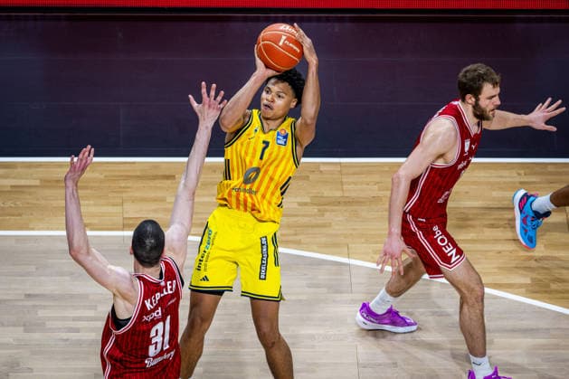 Basketball Berlin 019.06.2026 Saison 2025 2026 EasyCredit BBL 1. Bundesliga Männer, Herren Playoffs Halbfinale Spiel 5 Alba Berlin - BMA365 Bamberg Baskets Jack Kayil (Alba Berlin, No.07) Daniel Keppeler (Bamberg, No.31)