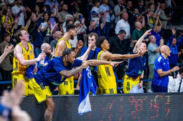 Basketball Berlin 019.06.2026 Saison 2025 2026 EasyCredit BBL 1. Bundesliga Männer, Herren Playoffs Halbfinale Spiel 5 Alba Berlin - BMA365 Bamberg Baskets Alba gewinnt Spiel 5 Jubel J wan Roberts (Alba Berlin, No.13) und andere