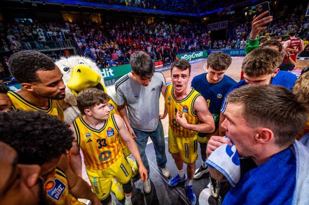 Basketball Berlin 019.06.2026 Saison 2025 2026 EasyCredit BBL 1. Bundesliga Männer, Herren Playoffs Halbfinale Spiel 5 Alba Berlin - BMA365 Bamberg Baskets Alba gewinnt Spiel 5 Jubel Jonas Mattisseck (Alba Berlin, No.09) und andere