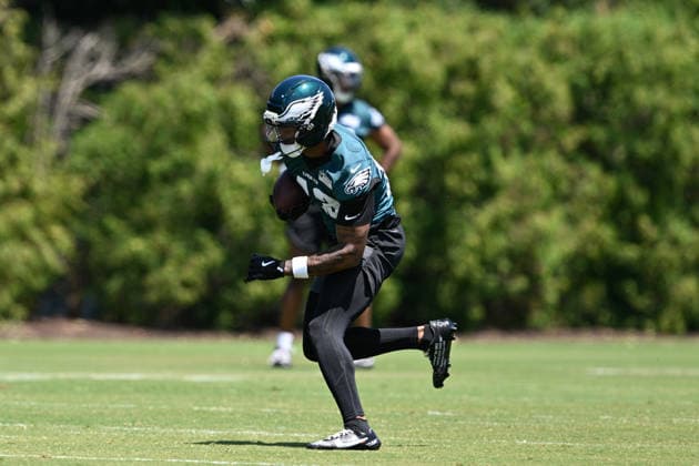PHILADELPHIA, PA - JUNE 09: Philadelphia Eagles wide receiver Dontayvion Wicks 13 catches the ball during the Philadelphia Eagles off season minicamp on June 9th, 2026 at the Jefferson Health Training Complex in Philadelphia, PA. (Photo by Terence Lewis Icon Sportswire) NFL, American Football Herren, USA JUN 09 Philadelphia Eagles Minicamp EDITORIAL USE ONLY Icon260609097