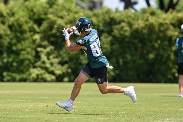 PHILADELPHIA, PA - JUNE 09: Philadelphia Eagles tight end Johnny Mundt 83 catches the ball during the Philadelphia Eagles off season minicamp on June 9th, 2026 at the Jefferson Health Training Complex in Philadelphia, PA. (Photo by Terence Lewis Icon Sportswire) NFL, American Football Herren, USA JUN 09 Philadelphia Eagles Minicamp EDITORIAL USE ONLY Icon260609103