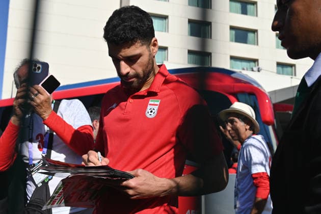 Iran National Football Team Tijuana Mexico FIFA World Cup, WM, Weltmeisterschaft, Fussball 2026 TIJUANA, MEXICO - JUNE 09: Iran s National Football Team’s forward Mehdi Taremi signs autographs for fans outside the Marriott Hotel before leaving for a training session in Tijuana, Mexico, on Tuesday, June 09, 2026, ahead of the 2026 World Cup football tournament. Carlos A. Moreno Anadolu Tijuana Mexico. Editorial use only. Please get in touch for any other usage.  Copyright: x2026xAnadoluxCarlosxA.xMorenox
