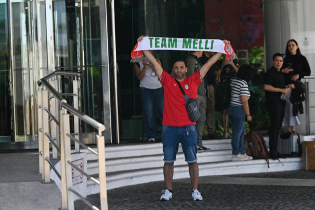 Iran National Football Team Tijuana Mexico FIFA World Cup, WM, Weltmeisterschaft, Fussball 2026 TIJUANA, MEXICO - JUNE 09: An Iranian fan shows a scarf as he waits for his team outside the Marriott Hotel in Tijuana, Mexico, on Tuesday, June 09, 2026, ahead of the 2026 World Cup football tournament. Carlos A. Moreno Anadolu Tijuana Mexico. Editorial use only. Please get in touch for any other usage.  Copyright: x2026xAnadoluxCarlosxA.xMorenox