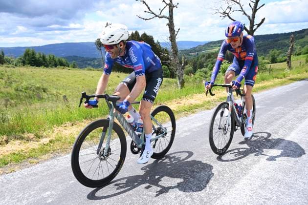 Tour Auvergne - Rhone-Alpes 2026 Stage 4 MONTROND-LES-BAINS, FRANCE - JUNE 10 : Houle Hugo (CAN) of Alpecin - Premier Tech, Leemreize Gijs (NED) of Team Picnic PostNL during stage 4 of the 78th edition of Tour Auvergne - Rhone-Alpes an UCI World Tour 2.UWT cycling road race stage for Men Elite of 167.4 km with start in Le Puy-en-Velay and finish in Montrond-les-Bains on June 10, 2026 in Montrond-les-Bains, France, 10 06 2026 ( Motordriver Guy De Vuyst - Montrond-les-Bains France  Copyright: xVincentxKalutx