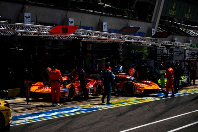 24 HEURES DU MANS 2026 - FREE PRACTICE AND QUALIFIYING SESSION 17 LOTTERER AndrÃ (ger), DERANI Pipo (bra), JAUBERT Mathys (fra), Genesis Magma Racing, Genesis GMR-001 17, Hypercar, pitstop, arrÃªt aux stands during the Free Practice and Qualifying session of the 24 Hours of Le Mans 2026, 3rd round of the 2026 FIA World Endurance Championship, from June 10 to 11, 2026 on the Circuit des 24 Heures du Mans in Le Mans, France - Le MansFrance  Copyright: xCharlyxLopezx