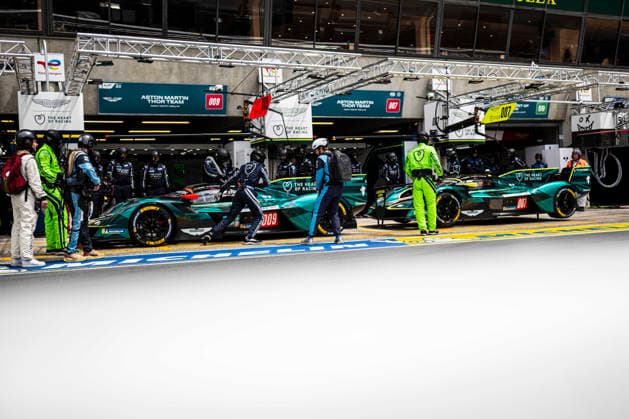 24 HEURES DU MANS 2026 - FREE PRACTICE AND QUALIFIYING SESSION 009 RIBERAS Alex (esp), SORENSEN Marco (dnk), DE ANGELIS Roman (can), Aston Martin THOR Team, Aston Martin Valkyrie 009, Hypercar, 007 TINCKNELL Harry (gbr), GAMBLE Tom (gbr), GUNN Ross (gbr), Aston Martin THOR Team, Aston Martin Valkyrie 007, Hypercar, pitlane, pitstop, arrÃªt aux stands during the Free Practice and Qualifying session of the 24 Hours of Le Mans 2026, 3rd round of the 2026 FIA World Endurance Championship, from June 10 to 11, 2026 on the Circuit des 24 Heures du Mans in Le Mans, France - Le MansFrance  Copyright: xCharlyxLopezx