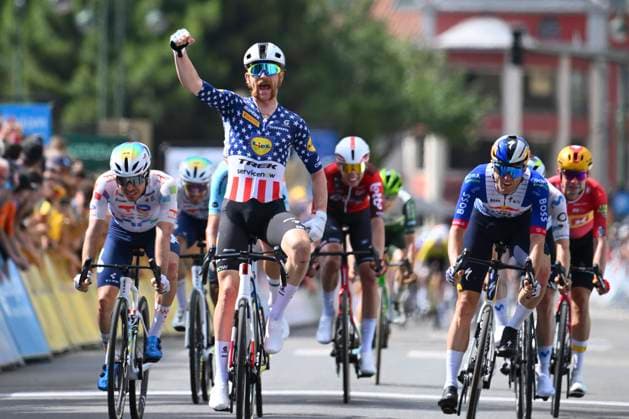 Tour Auvergne - Rhone-Alpes 2026 Stage 4 MONTROND-LES-BAINS, FRANCE - JUNE 10 : Simmons Quinn (USA) of Lidl - Trek wins, second place for Fisher-Black Finn (NZL) of Red Bull - BORA - Hansgrohe, third place for Vercher Matteo (FRA) of TotalEnergies during stage 4 of the 78th edition of Tour Auvergne - Rhone-Alpes an UCI World Tour 2.UWT cycling road race stage for Men Elite of 167.4 km with start in Le Puy-en-Velay and finish in Montrond-les-Bains on June 10, 2026 in Montrond-les-Bains, France, 10 06 2026 ( Motordriver Guy De Vuyst - Montrond-les-Bains France  Copyright: xVincentxKalutx
