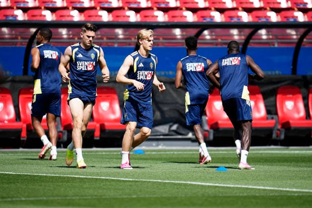 Lucas Bergvall och Viktor Gyökeres och när herrlandslaget tränar pa FC Dallas Stadium under onsdagen inför starten av fotbolls-VM.