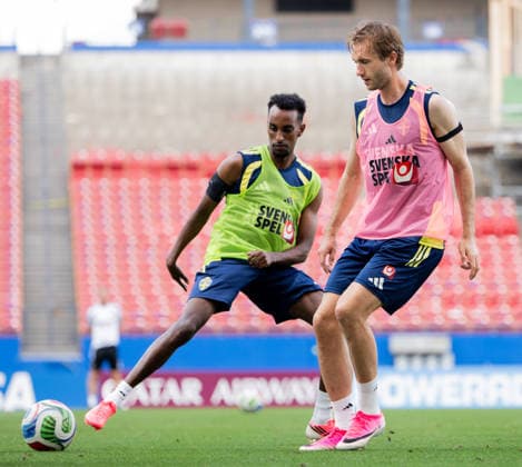 260610 Taha Ali and Benjamin Nygren of the Swedish national football team at a training session during day -1 of the FIFA World Cup, WM, Weltmeisterschaft, Fussball 2026 on June 10, 2026 in Dallas. Photo: Petter Arvidson BILDBYRAN kod PA PA1227 fotboll football soccer fotball vm fotbolls-vm fotball-vm fotbolls-vm 2026 fifa world cup 2026 träning practice training sverige sweden sverige a day -1 bbeng