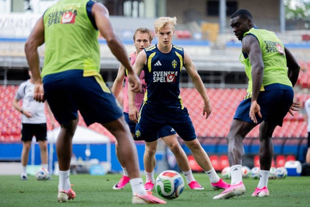 260610 Lucas Bergvall and Ken Sema of the Swedish national football team at a training session during day -1 of the FIFA World Cup, WM, Weltmeisterschaft, Fussball 2026 on June 10, 2026 in Dallas. Photo: Petter Arvidson BILDBYRAN kod PA PA1227 fotboll football soccer fotball vm fotbolls-vm fotball-vm fotbolls-vm 2026 fifa world cup 2026 träning practice training sverige sweden sverige a day -1 bbeng