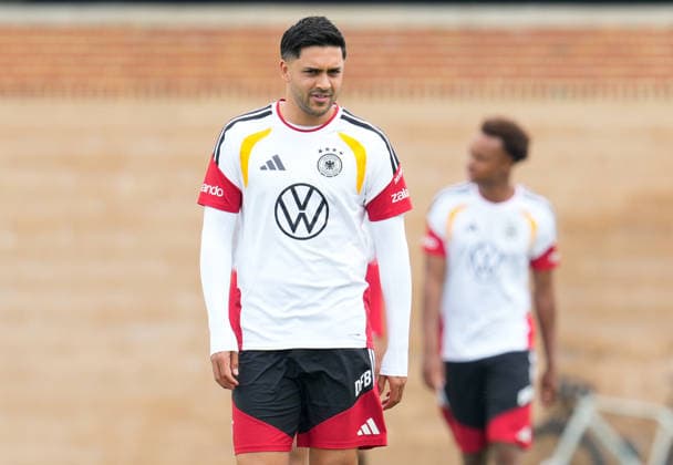 Nadiem Amiri (Deutschland, 20) vor dem offiziellen Mannschaftsfoto. USA, Deutsche Fussballnationalmannschaft, Training, Winston-Salem, 10.06.2026 USA, Deutsche Fussballnationalmannschaft, Training, Winston-Salem, 10.06.2026 Winston-Salem