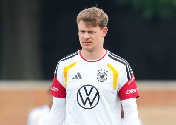 Alexander Nuebel (Deutschland, 21) vor dem offiziellen Mannschaftsfoto. USA, Deutsche Fussballnationalmannschaft, Training, Winston-Salem, 10.06.2026 USA, Deutsche Fussballnationalmannschaft, Training, Winston-Salem, 10.06.2026 Winston-Salem