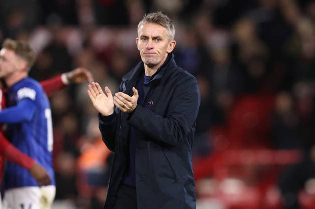 Nottingham Forest FC v Ipswich Town FC Ipswich Town manager Kieran McKenna applauds the travelling fans during the Nottingham Forest FC v Ipswich Town FC English Premier League match at the City Ground, Nottingham, England, United Kingdom on 30 November 2024 Editorial use only. All images are copyright Every Second Media Limited. No images may be reproduced without prior permission. All rights reserved. Premier League and Football League images are subject to licensing agreements with Football DataCo Limited. see https: www.football-dataco.com Copyright: xIMAGO EveryxSecondxMediax ESM-1233-0145 RyanxCrockettx xEveryxSecondxMediax