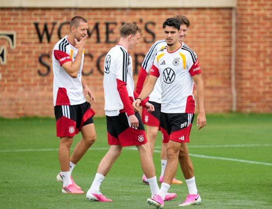 Waldemar Anton (Deutschland, 3), Maximilian Beier (Deutschland, 14), Aleksandar Pavlovic (Deutschland, 5), und Angelo Stiller (Deutschland, 16) nehmen am Training. USA, Deutsche Fussballnationalmannschaft, Training, Winston-Salem, 10.06.2026 USA, Deutsche Fussballnationalmannschaft, Training, Winston-Salem, 10.06.2026 Winston-Salem