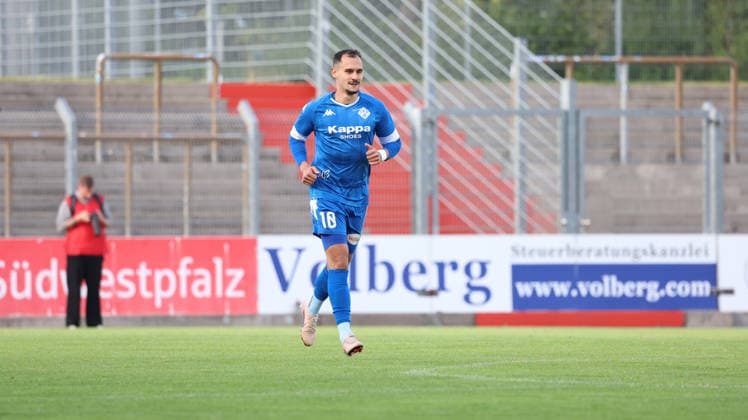 10.06.2026, xrekx, Fussball Relegation Regionalliga Suedwest , FK Pirmasens - VfR Mannheim v.l. Luka Dimitrijevic (FK Pirmasens) Elfmeter verschossen (DFL DFB REGULATIONS PROHIBIT ANY USE OF PHOTOGRAPHS as IMAGE SEQUENCES and or QUASI-VIDEO) Pirmasens
