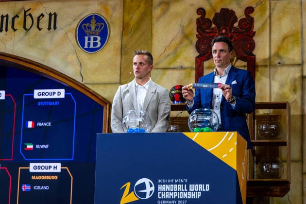 FINAL DRAW IHF MensÂ s Handball World Championship, WM, Weltmeisterschaft Germany 2027; 10.06.2026 Im Hofbräuhaus in München findet heute die finale Gruppenauslosung für die Handball WM 2027 statt - im Bild Losfee Dominik KAHUN und Pascal JENNY