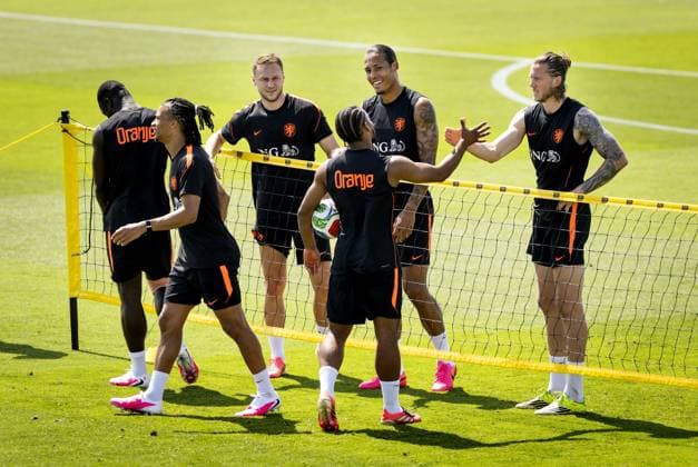 KANSAS CITY - Nathan Ake of the Netherlands, Teun Koopmeiners of the Netherlands, Quinten Timber of the Netherlands, Virgil van Dijk of the Netherlands, Wout Weghorst of the Netherlands during a training session of the Dutch national team, Nationalteam at Riverside Stadium, on June 10, 2026, in Kansas City. The Dutch national team is preparing for the 2026 FIFA World Cup, WM, Weltmeisterschaft, Fussball KOEN VAN WEEL ANP xVIxANPxSportx xxANPxIVx 560665015 originalFilename: 560665015.jpg