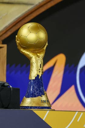 Der Handball WM-Pokal, GER, Auslosung zur IHF Handball-Weltmeisterschaft der Maenner 2027, 10.06.2026, GER, Auslosung zur IHF Handball-Weltmeisterschaft der Maenner 2027, 10.06.2026 Muenchen