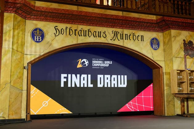 Das Logo der Handball Weltmeisterschaft 2027 bei der Auslosung im Hofbraeuhaus in Muenchen, GER, Auslosung zur IHF Handball-Weltmeisterschaft der Maenner 2027, 10.06.2026, GER, Auslosung zur IHF Handball-Weltmeisterschaft der Maenner 2027, 10.06.2026 Muenchen