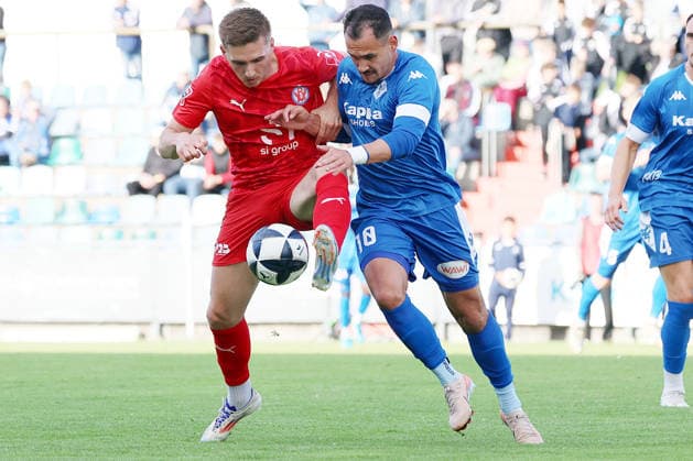 10.06.2026, xrekx, Fussball Relegation Regionalliga Suedwest , FK Pirmasens - VfR Mannheim v.l. Pasqual Pander (VfR Mannheim) Luka Dimitrijevic (FK Pirmasens) Zweikampf, Aktion, action, battle for the ball (DFL DFB REGULATIONS PROHIBIT ANY USE OF PHOTOGRAPHS as IMAGE SEQUENCES and or QUASI-VIDEO) Pirmasens