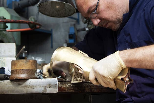 FIFA World Cup, WM, Weltmeisterschaft, Fussball Produzione e realizzazione della Coppa, How it is made, GDE Bertoni, Azione, Action, Primo piano, Close up PRODUZIONE E REALIZZAZIONE DELLA FIFA WORLD CUP