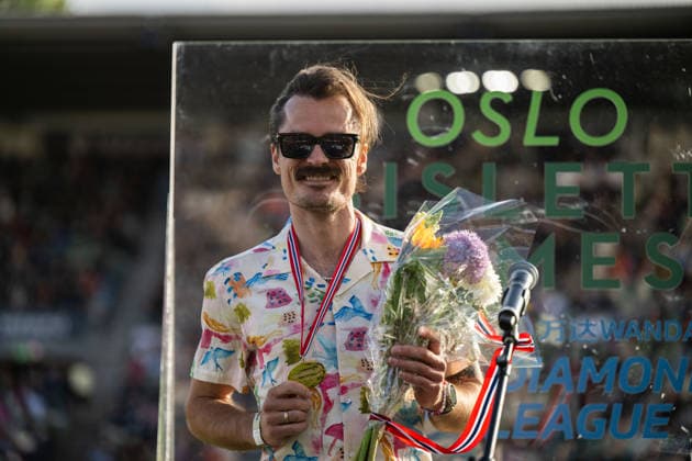 260610 Henrik Ingebrigtsen of Norway receives Bislettmedaljen during the Diamond League athletics competition Bislett Games on June 10, 2026 in Oslo. Photo: Jon Olav Nesvold BILDBYRAN COP 217 MM0071 bbeng friidrett friidrott athletics diamond league bislett games 2026 bislett games norge norway