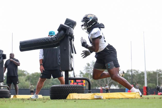 JACKSONVILLE, FL - JUNE 10: Jacksonville Jaguars defensive end Quindarius Dunnigan (59) works on a drill during Minicamp on June 10, 2026 at Miller Electric Center in Jacksonville, Fl. (Photo by David Rosenblum Icon Sportswire) NFL, American Football Herren, USA JUN 10 Jacksonville Jaguars Minicamp EDITORIAL USE ONLY Icon260610161984