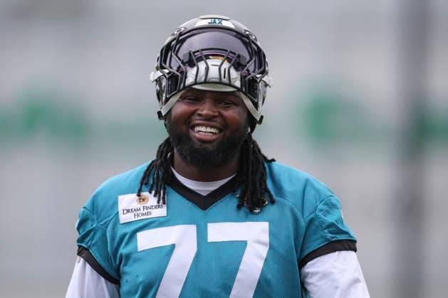 JACKSONVILLE, FL - JUNE 10: Jacksonville Jaguars offensive tackle Anton Harrison (77) during Minicamp on June 10, 2026 at Miller Electric Center in Jacksonville, Fl. (Photo by David Rosenblum Icon Sportswire) NFL, American Football Herren, USA JUN 10 Jacksonville Jaguars Minicamp EDITORIAL USE ONLY Icon260610162317